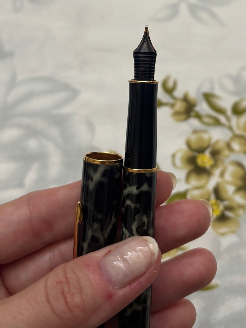 Parker Sonnet Laque Moonbeam Fountain Pen - Picture 5 of 11